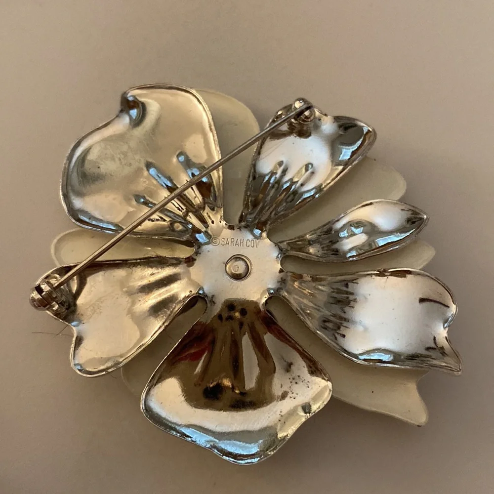 9 Vintage Floral Flower Themed Pins Brooches incl Sarah Coventry Avon Monet - Picture 7 of 16